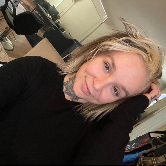 Meet your Posher, Eva - Picture 2 of 2